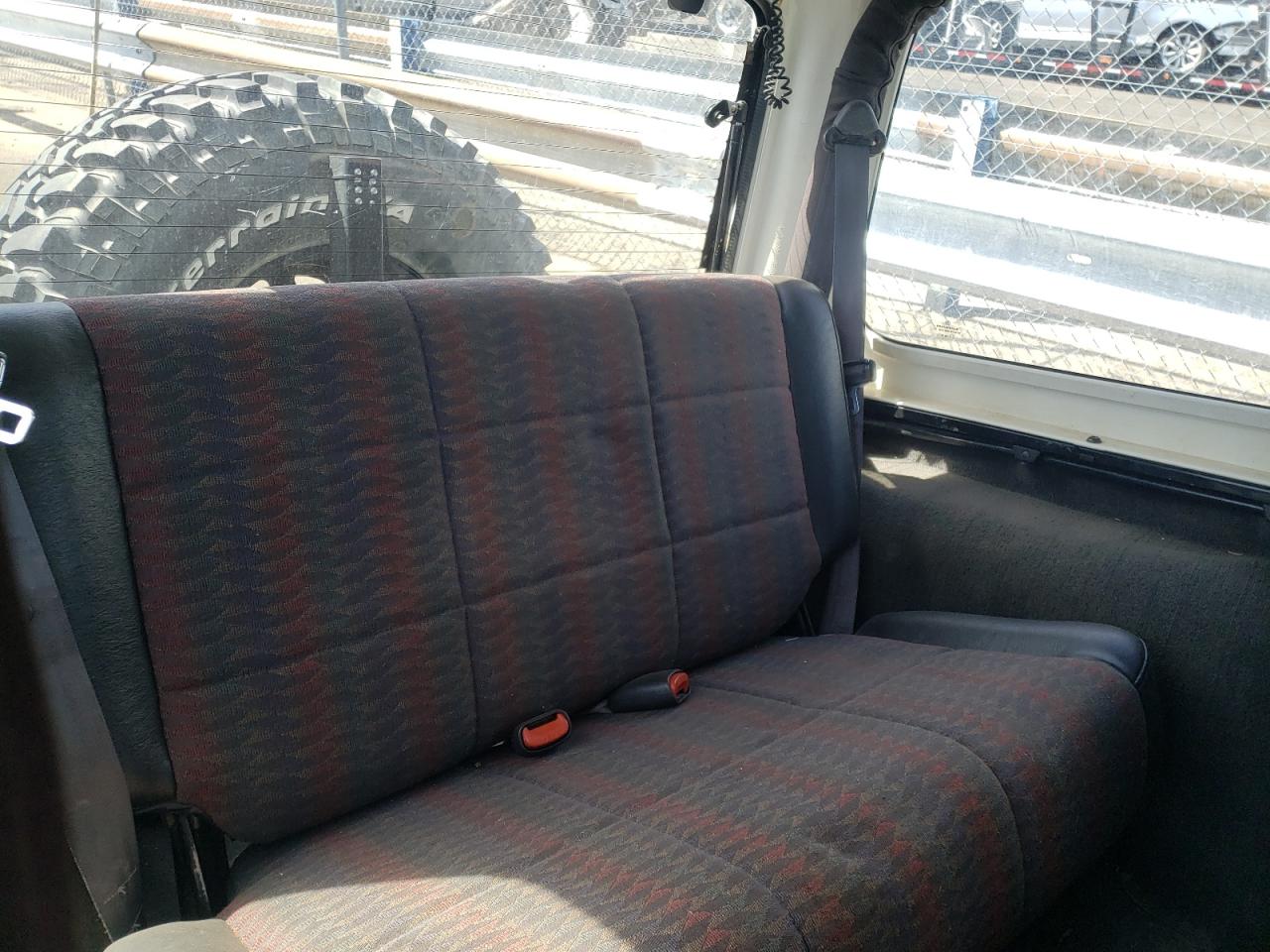 Photo 6 from auction – 2000 JEEP WRANGLER / with VIN 1J4FA49S8YP788302
