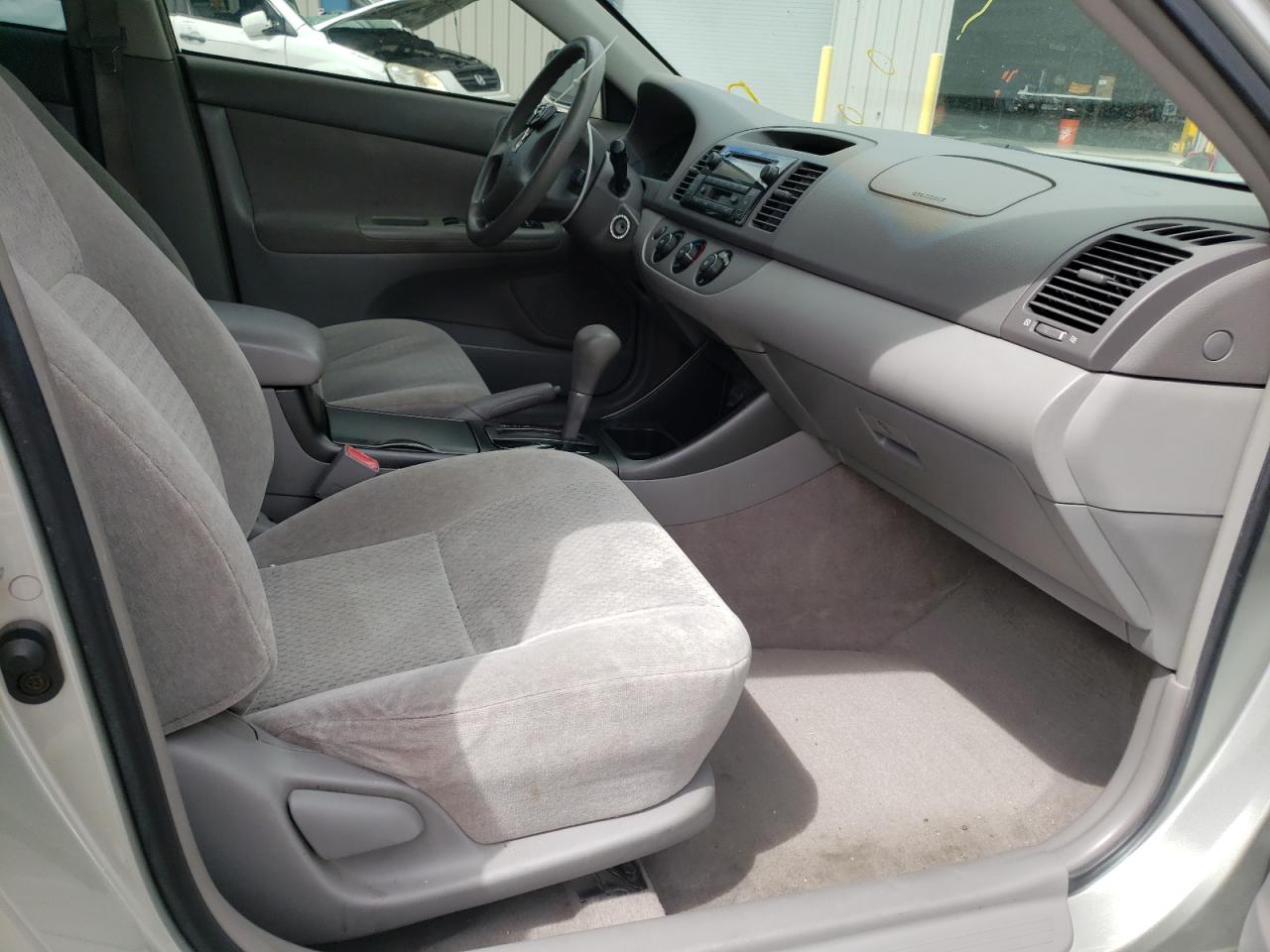 Photo 5 from auction – 2002 TOYOTA CAMRY LE with VIN JTDBE32KX20130106
