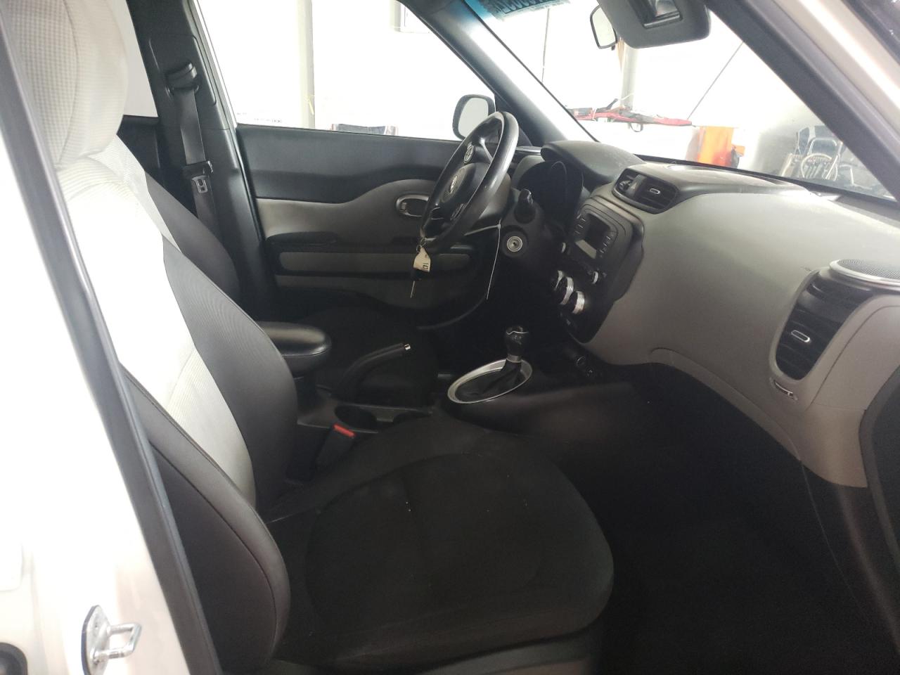 Photo 5 from auction – 2016 KIA SOUL with VIN KNDJN2A22G7836749