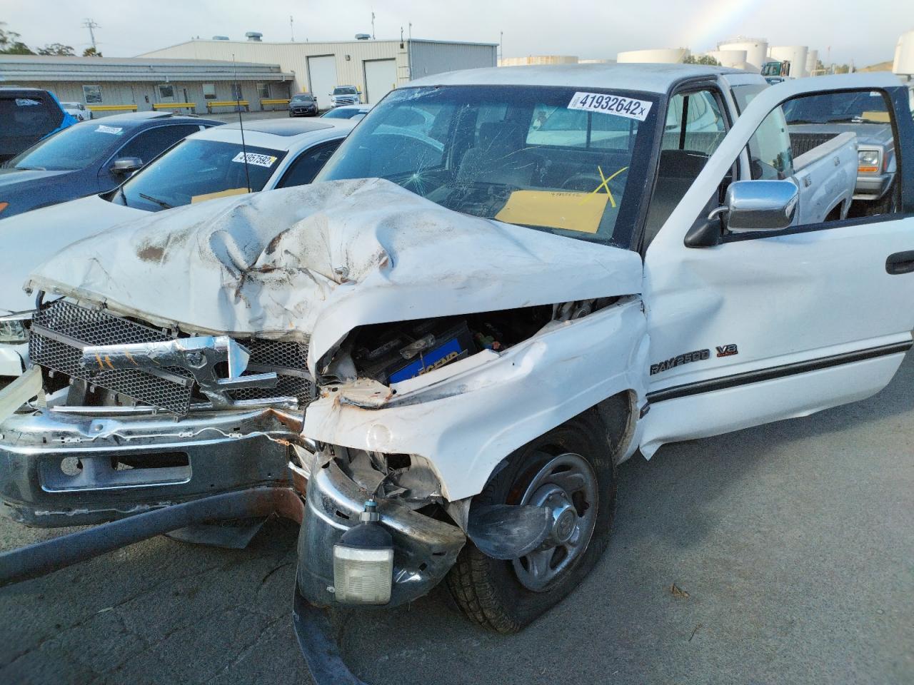 Photo 2 from auction – 1996 DODGE RAM 2500 with VIN 3B7KC23Z0TM109534