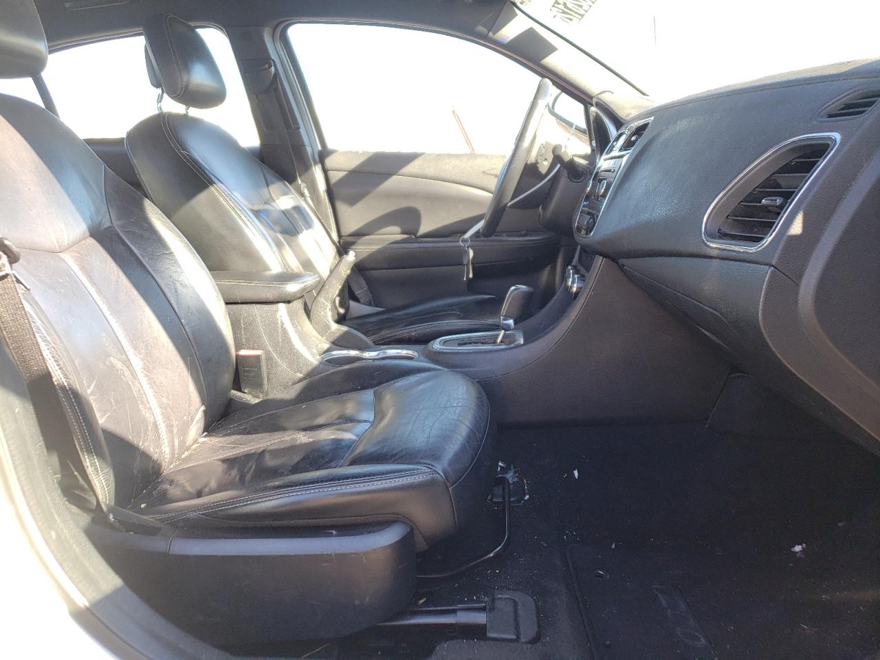 Photo 5 from auction – 2013 CHRYSLER 200 LIMITE with VIN 1C3CCBCG0DN514954