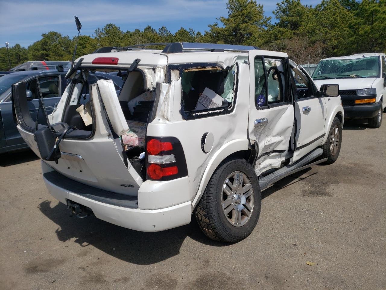 Foto 4 de la subasta – 2010 FORD EXPLORER L con VIN 1FMEU7F80AUA91275