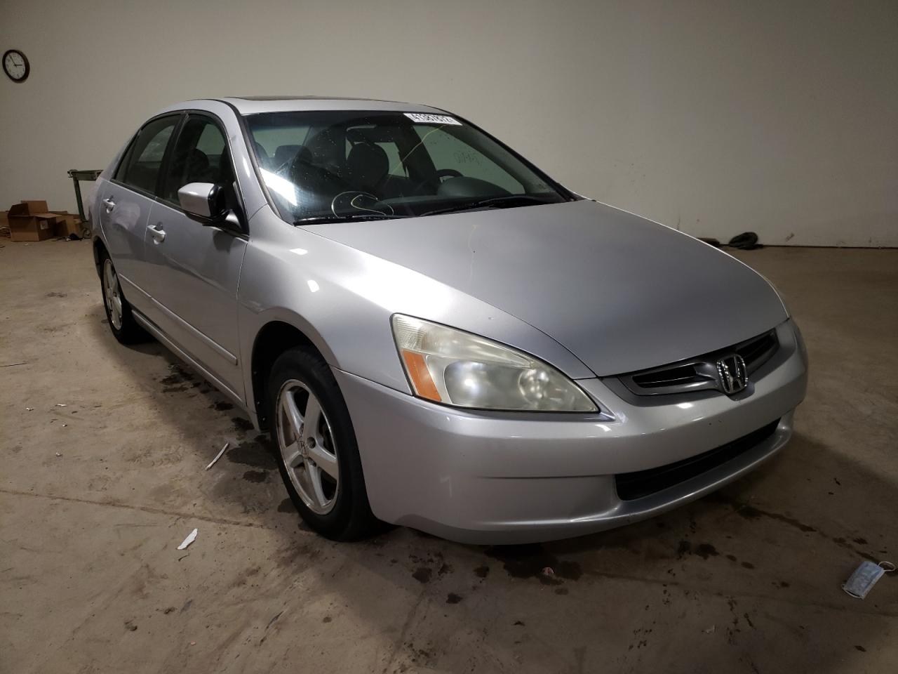 HONDA ACCORD EX 2004 مع رقم تعريف المركبة 1HGCM567X4A148564 - صورة من المزاد