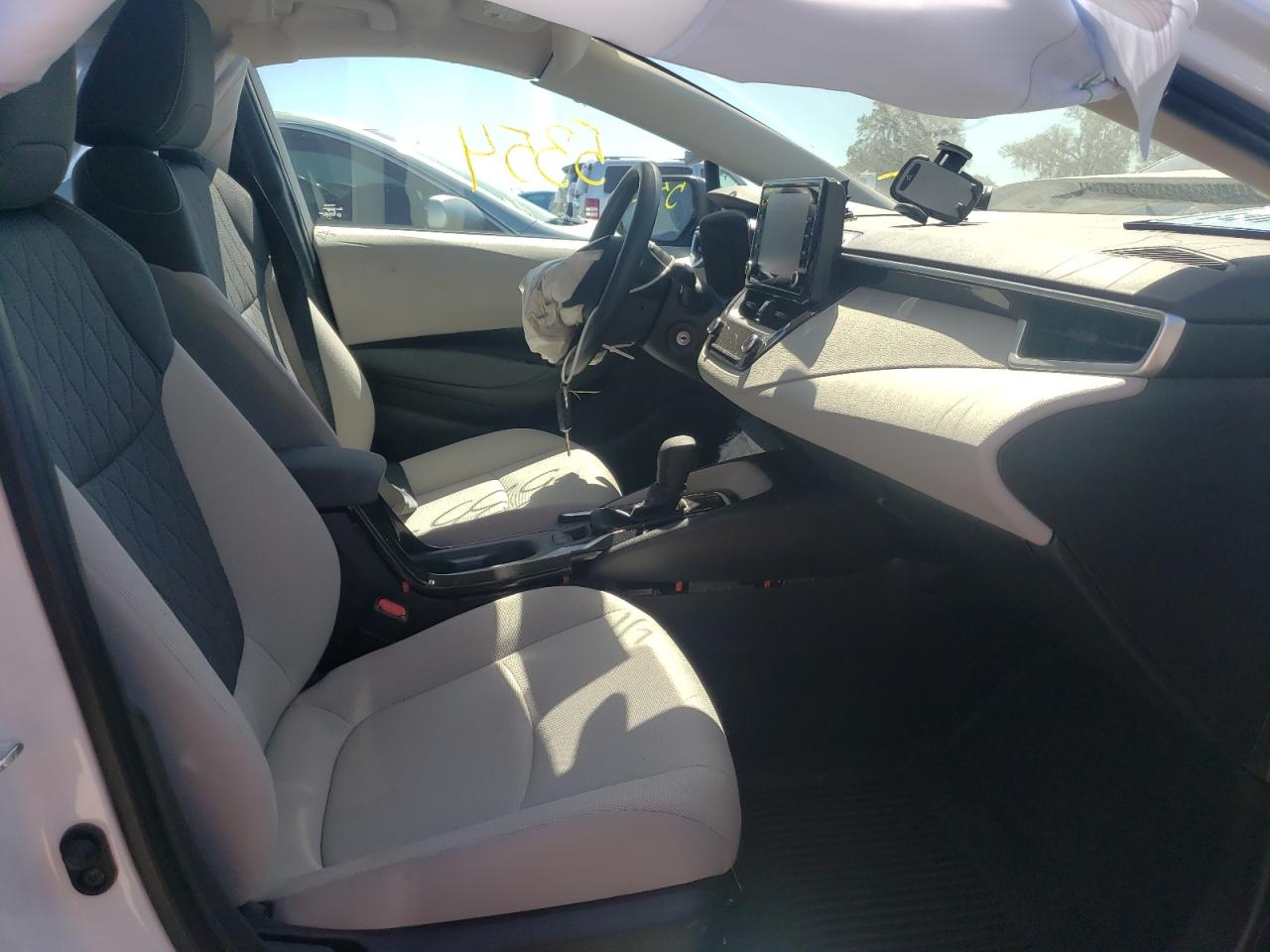 Photo 5 from auction – 2022 TOYOTA COROLLA LE with VIN 5YFEPMAE6NP306667