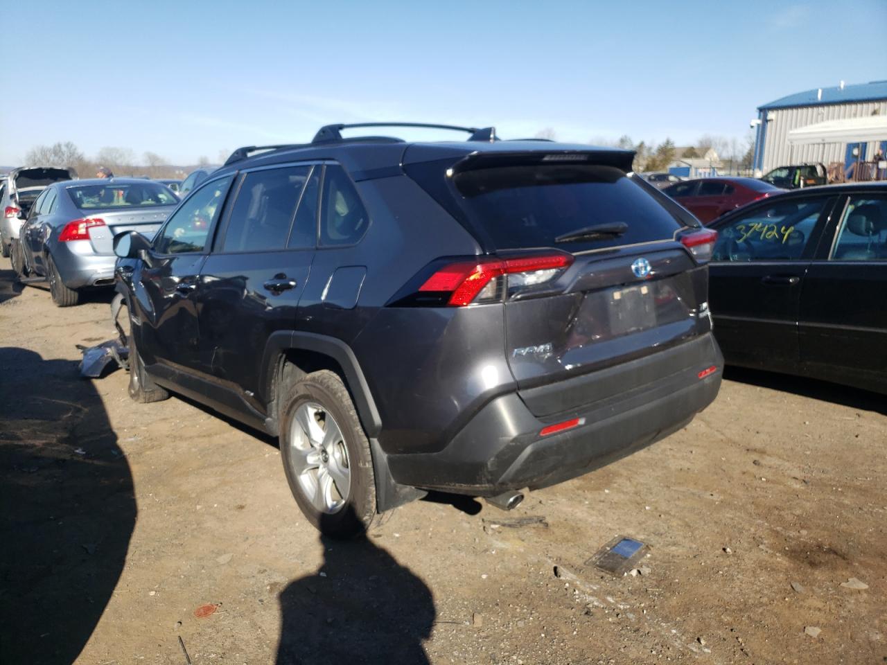 Photo 3 from auction – 2019 TOYOTA RAV4 XLE with VIN JTMRWRFVXKD029904