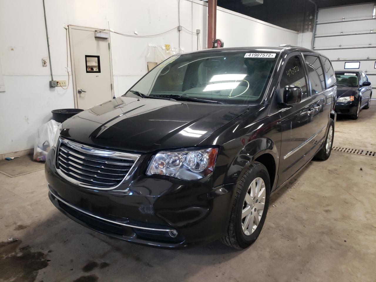Photo 2 from auction – 2015 CHRYSLER TOWN & COU with VIN 2C4RC1BG9FR627115