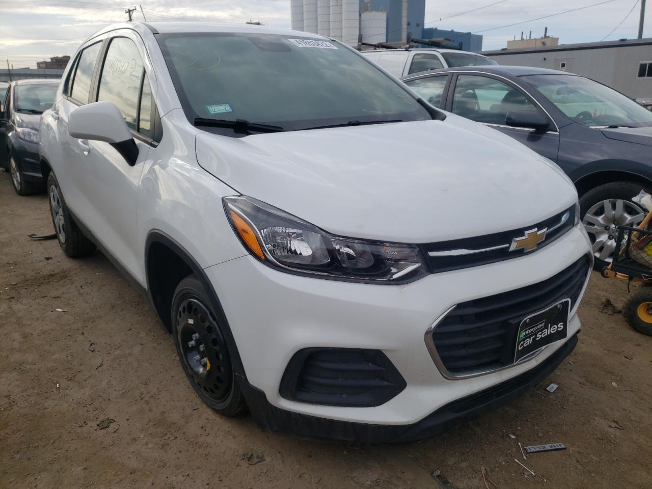 CHEVROLET TRAX LS 2018 with VIN KL7CJKSB7JB622182 - Photo from auction