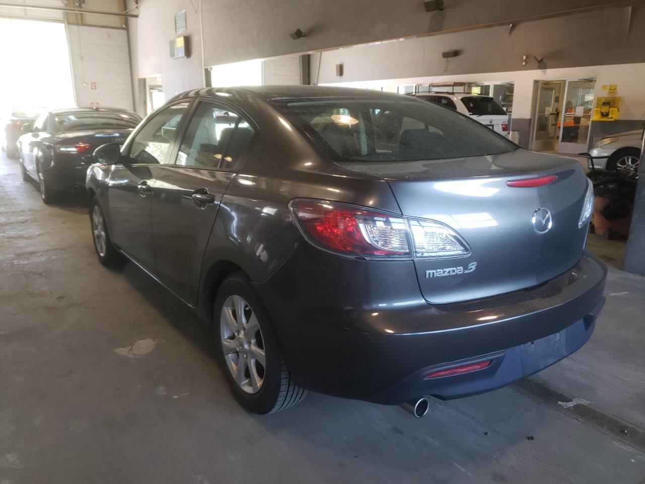 Photo 3 from auction – 2011 MAZDA 3 I with VIN JM1BL1VF4B1488580