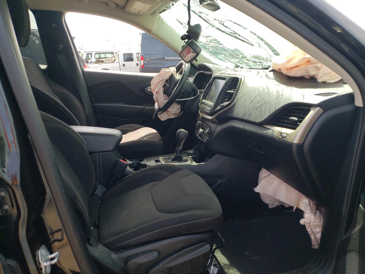 Photo 5 from auction – 2015 JEEP CHEROKEE L with VIN 1C4PJMCB8FW769948