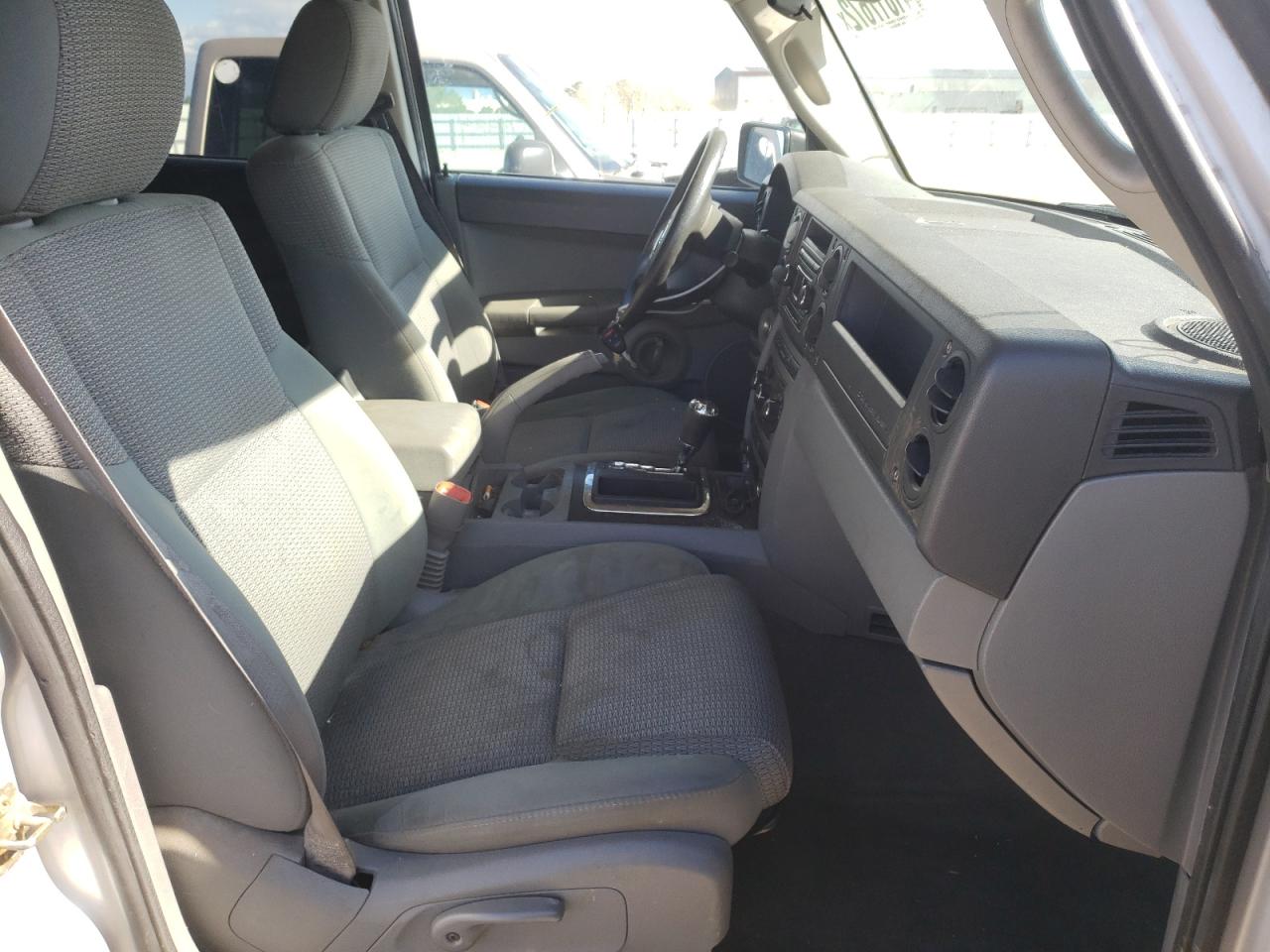 Photo 5 from auction – 2007 JEEP COMMANDER with VIN 1J8HG48K17C588553