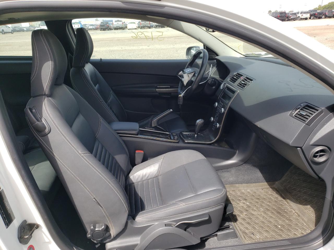 Photo 5 from auction – 2013 VOLVO C30 T5 with VIN YV1672MK2D2303816