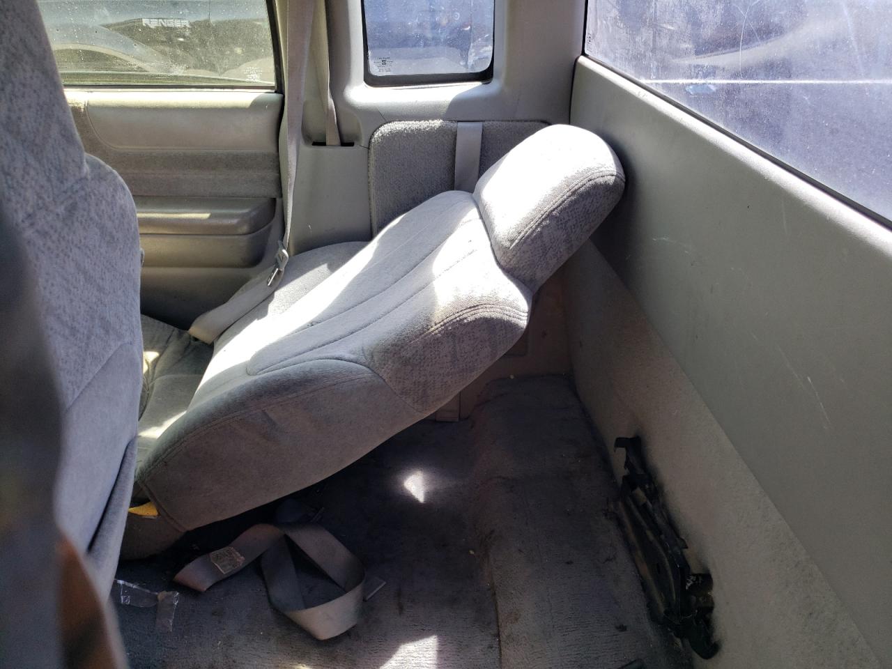 Photo 6 from auction – 2000 GMC SONOMA with VIN 1GTCS1949Y8111730