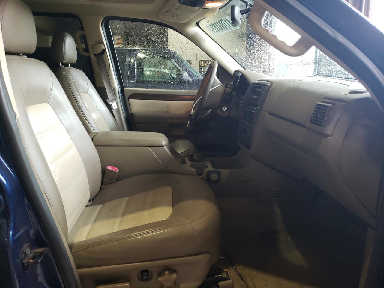 Photo 5 from auction – 2004 FORD EXPLORER E with VIN 1FMZU74K64UA30307