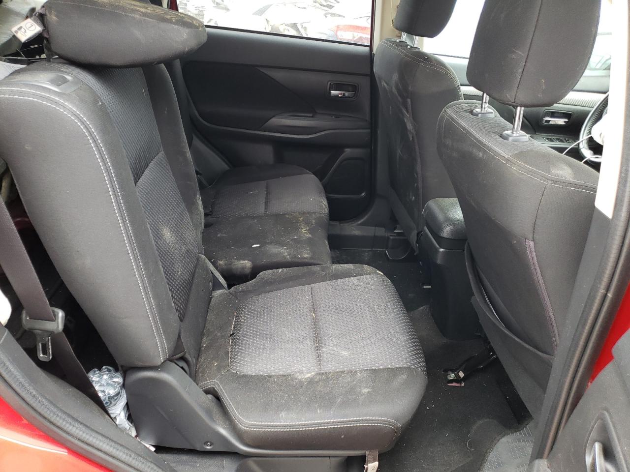 Photo 6 from auction – 2017 MITSUBISHI OUTLANDER with VIN JA4AD3A35HZ019521