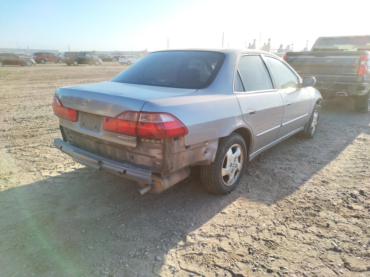 Photo 4 from auction – 2000 HONDA ACCORD with VIN 1HGCG5663YA067362