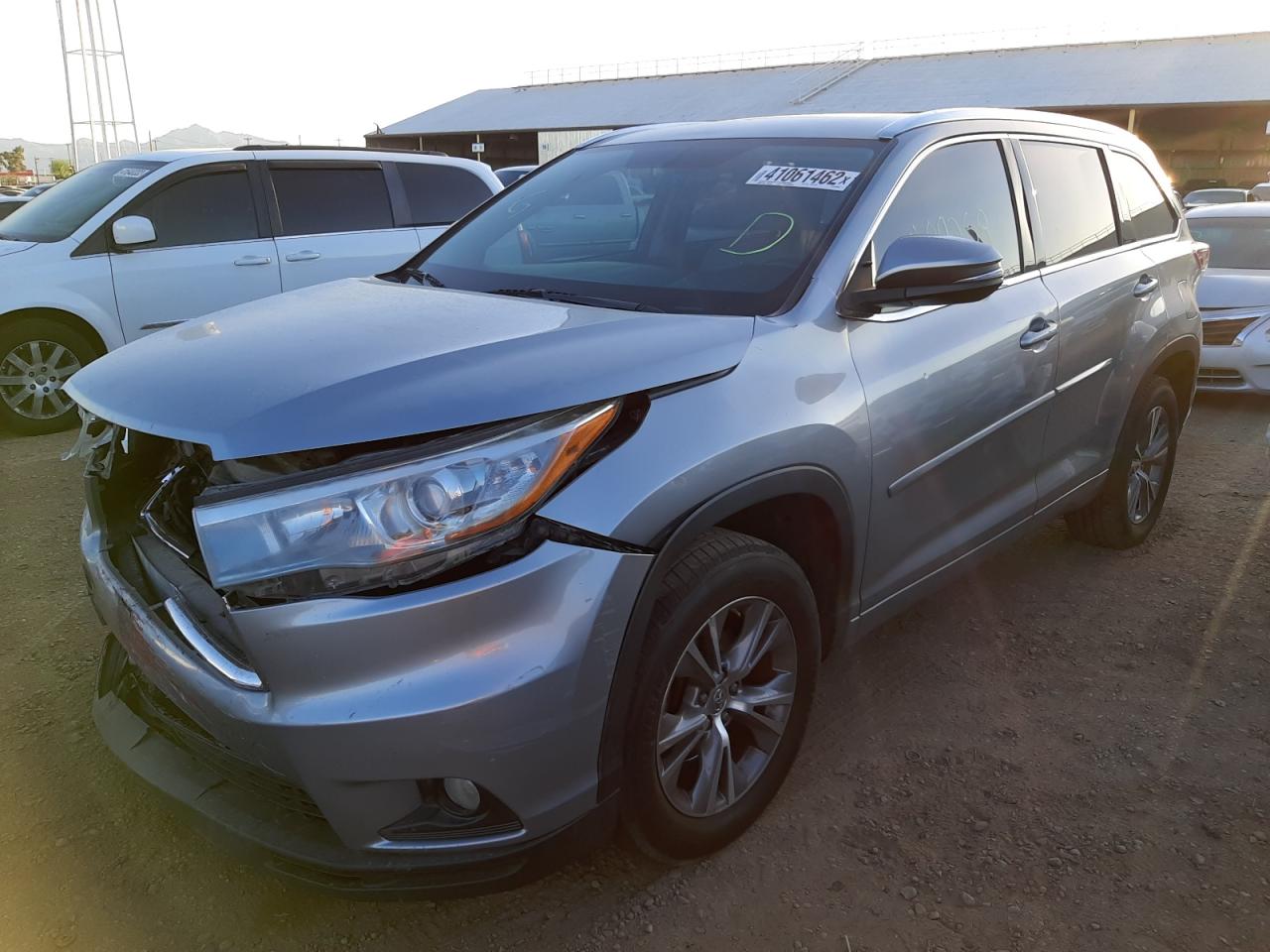 Photo 2 from auction – 2015 TOYOTA HIGHLANDER with VIN 5TDKKRFH9FS086239