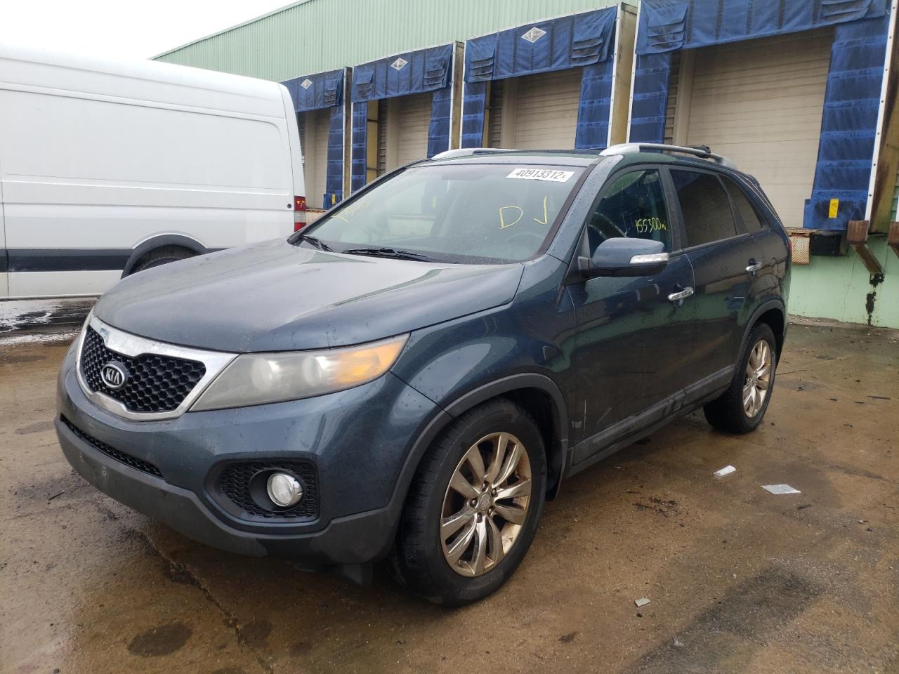 Photo 2 from auction – 2011 KIA SORENTO EX with VIN 5XYKU4A29BG048131