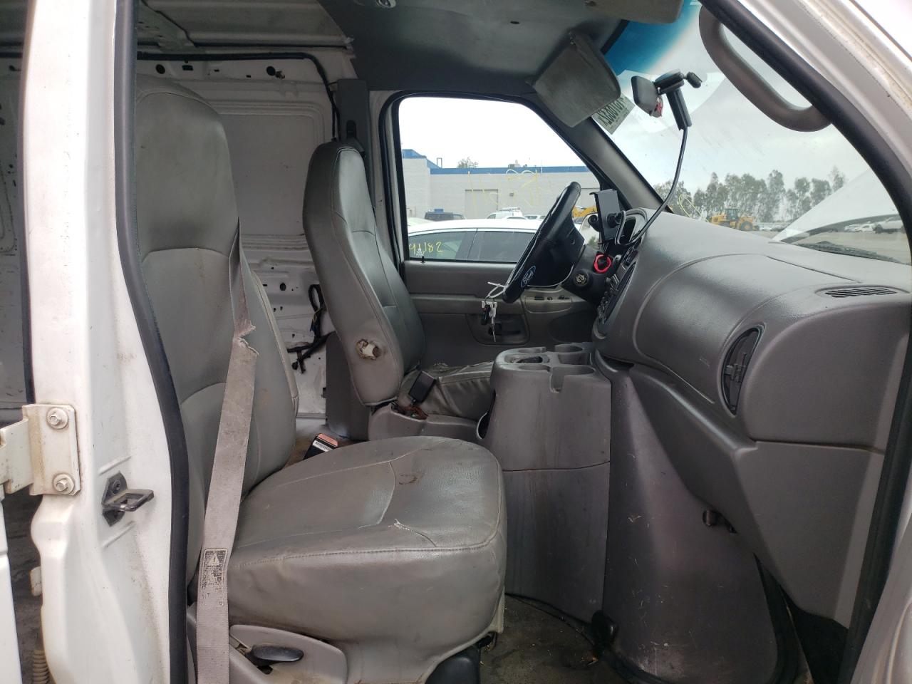 Photo 5 from auction – 2002 FORD ECONOLINE with VIN 1FTRE14262HB01204