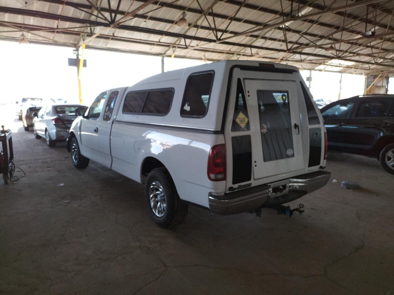 Photo 3 from auction – 2000 FORD F150 with VIN 1FTRX17W3YKA28152