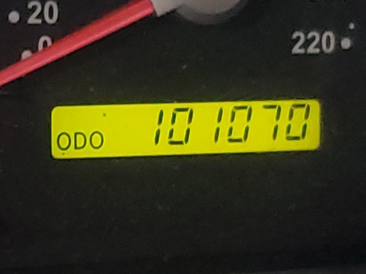 Photo 8 from auction – 2005 KIA SORENTO EX with VIN KNDJD733455460733
