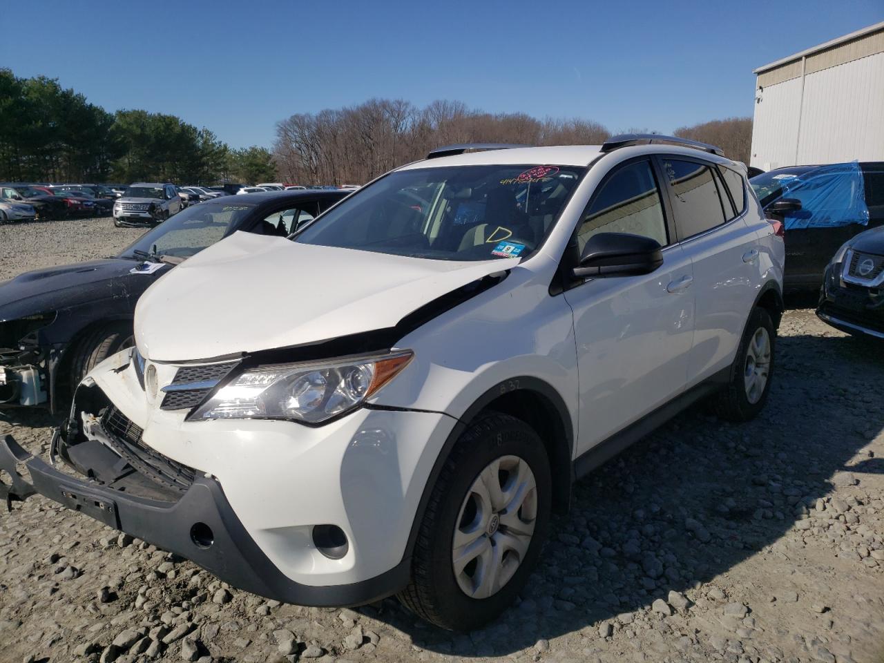 Photo 2 from auction – 2015 TOYOTA RAV4 LE with VIN JTMBFREV6FJ042076