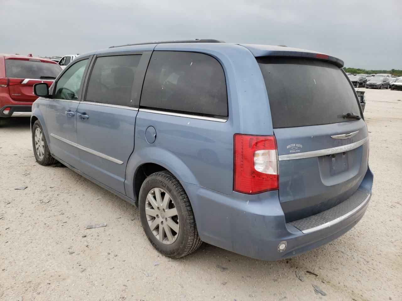 Photo 3 from auction – 2011 CHRYSLER TOWN & COU with VIN 2A4RR8DG8BR759419