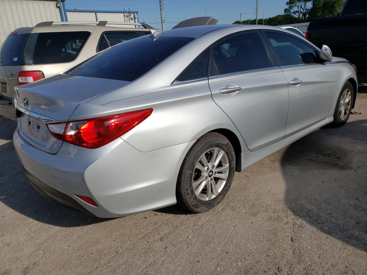 Photo 4 from auction – 2014 HYUNDAI SONATA GLS with VIN 5NPEB4AC7EH846636