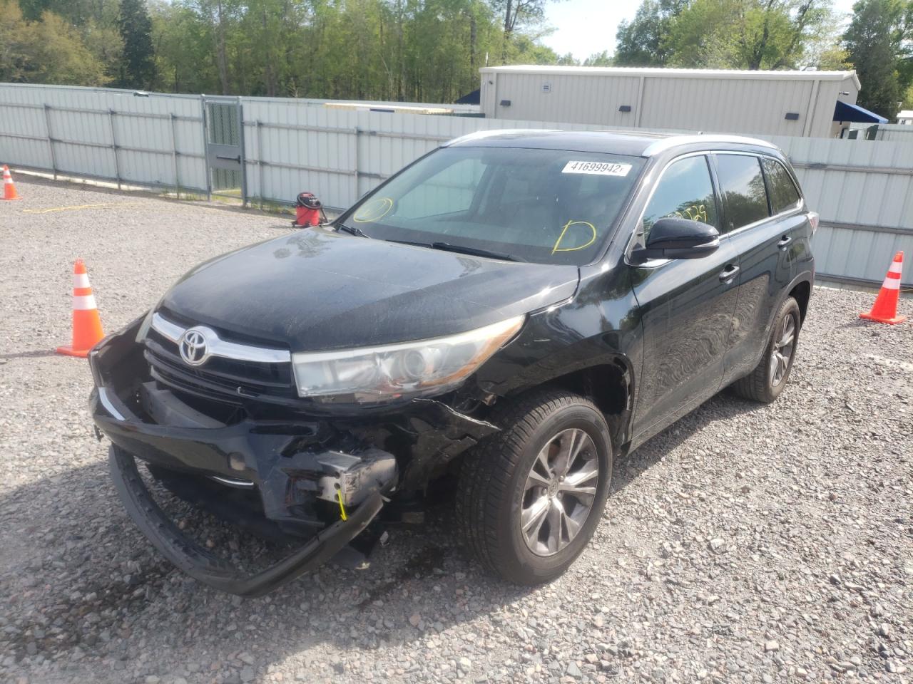 Photo 2 from auction – 2015 TOYOTA HIGHLANDER with VIN 5TDKKRFH4FS085449