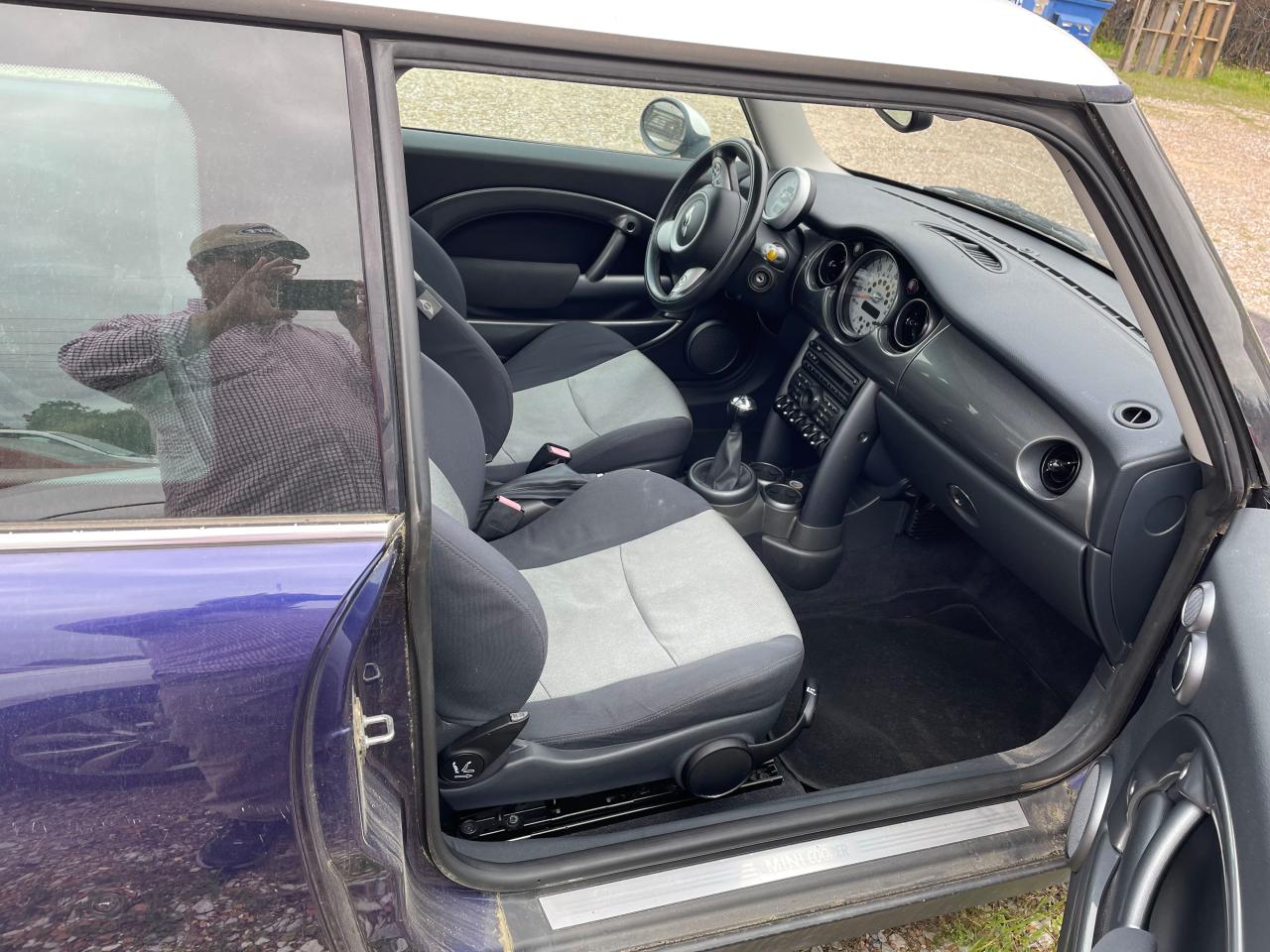 Photo 5 from auction – 2006 MINI COOPER with VIN WMWRC33556TK65296