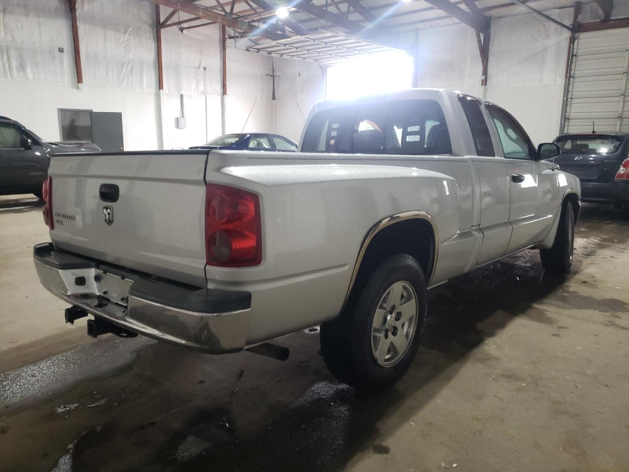 Photo 4 from auction – 2005 DODGE DAKOTA SLT with VIN 1D7HE42K45S136272