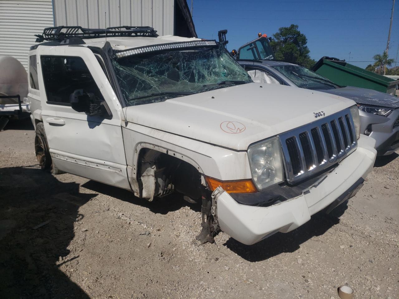 JEEP COMMANDER 2008 with VIN 1J8HH48N78C220452 - Photo from auction