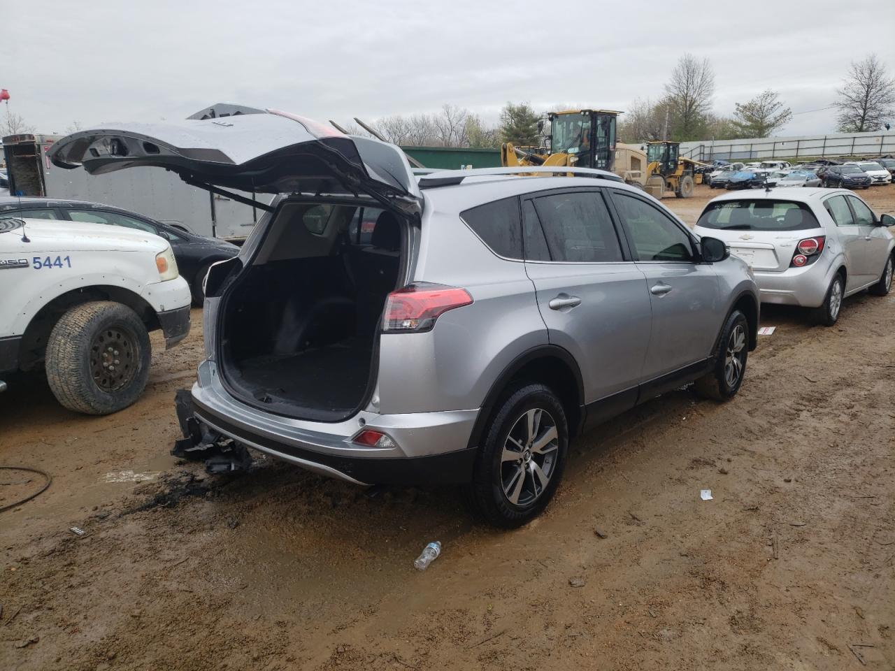 Photo 4 from auction – 2018 TOYOTA RAV4 ADVEN with VIN JTMWFREV6JD132448