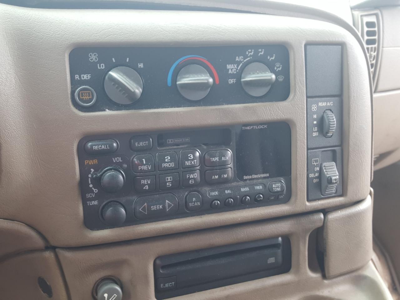 Photo 9 from auction – 2000 CHEVROLET ASTRO with VIN 1GNDM19WXYB155388