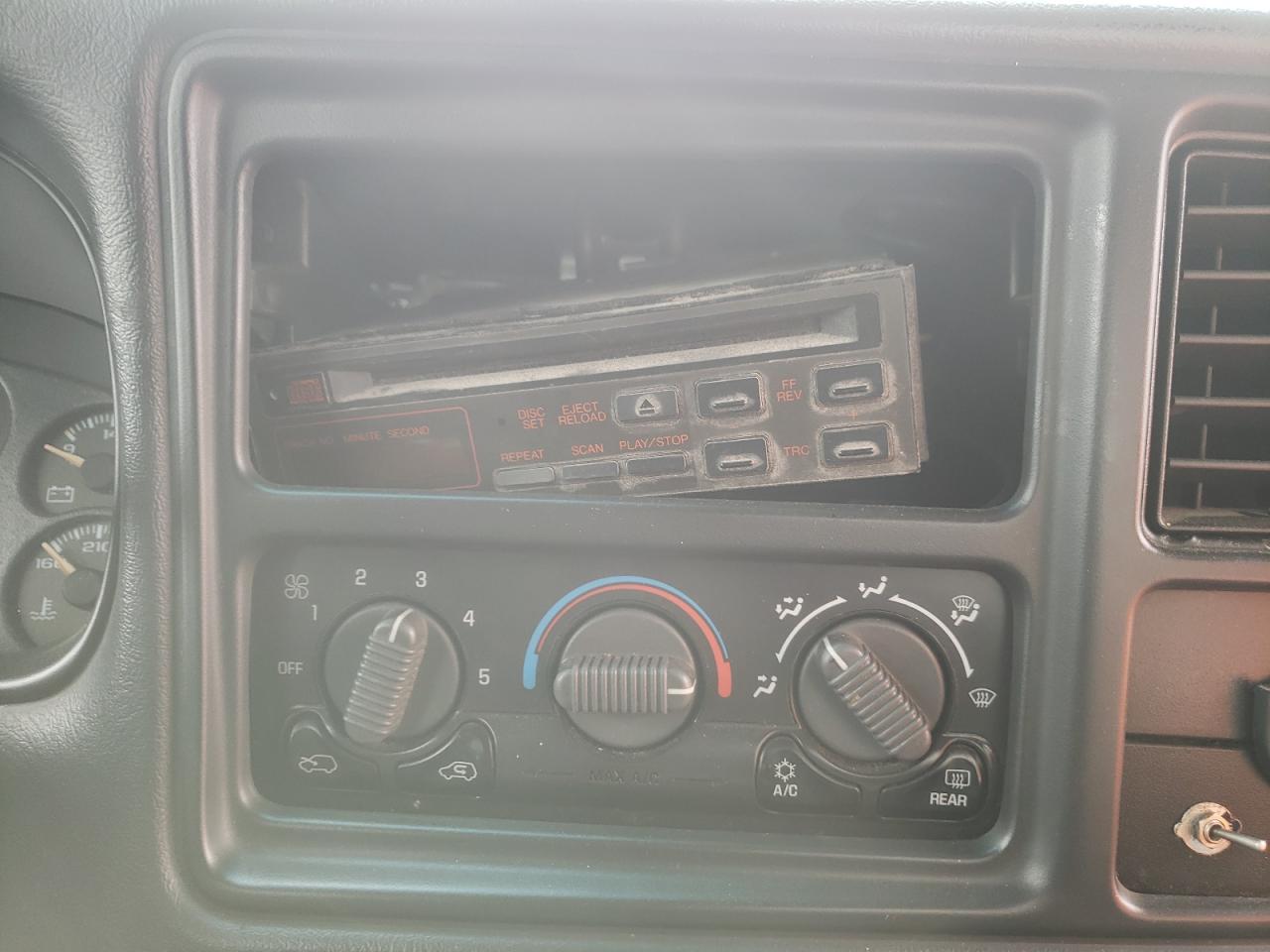Photo 9 from auction – 2001 CHEVROLET SILVERADO with VIN 2GCEC19V911287958