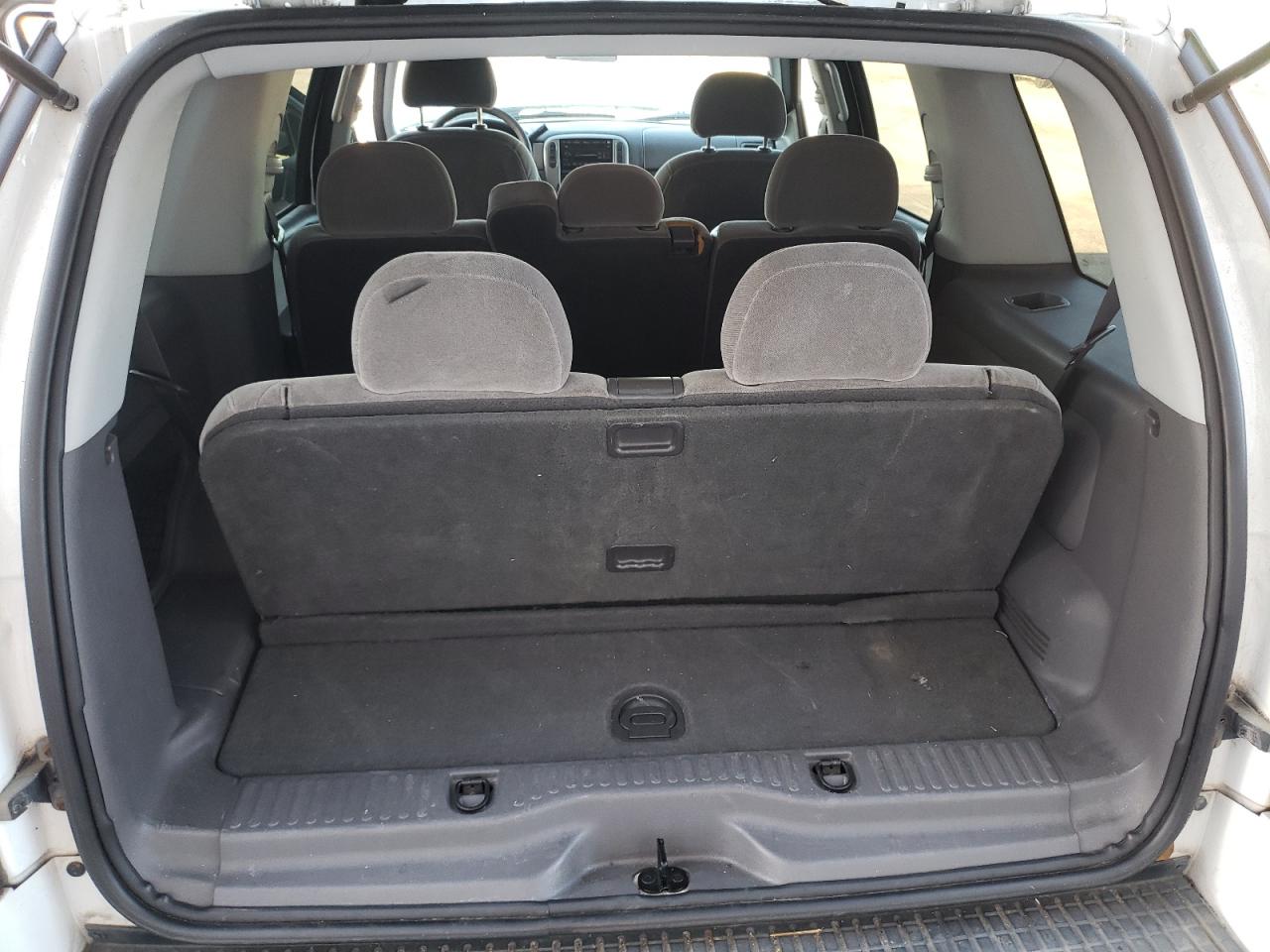 Photo 9 from auction – 2005 FORD EXPLORER with VIN 1FMZU63K95UC03170