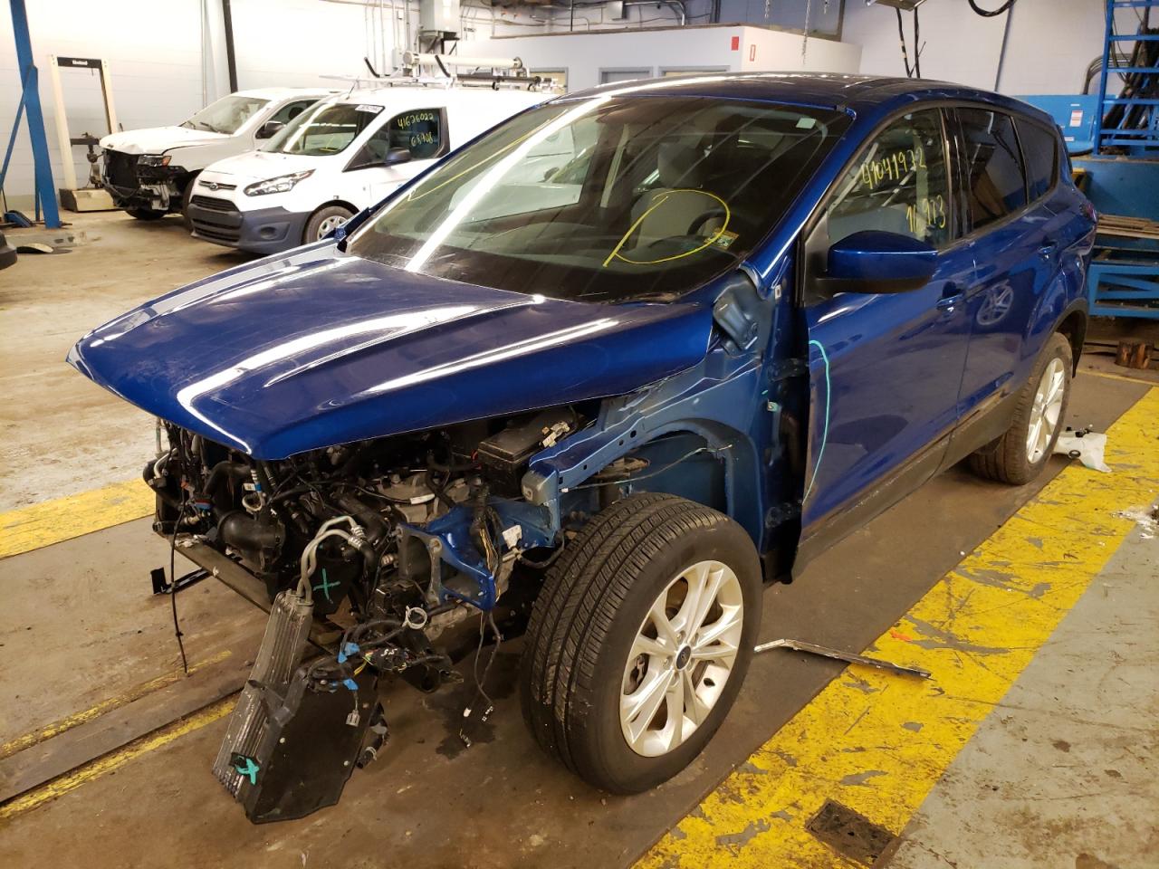 Photo 2 from auction – 2019 FORD ESCAPE SE with VIN 1FMCU9GD3KUC47518