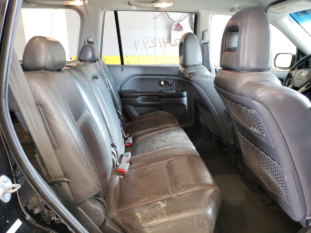 Photo 6 from auction – 2004 HONDA PILOT EXL with VIN 2HKYF18544H529693