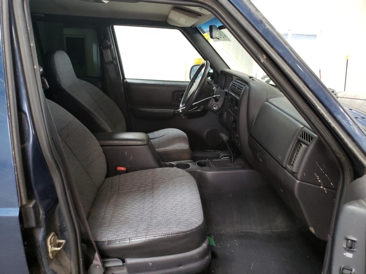 Photo 5 from auction – 2001 JEEP CHEROKEE S with VIN 1J4FF48S61L617449