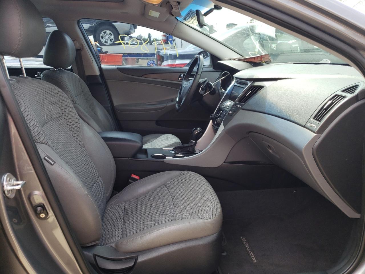 Photo 5 from auction – 2011 HYUNDAI SONATA SE with VIN 5NPEC4AB1BH317361