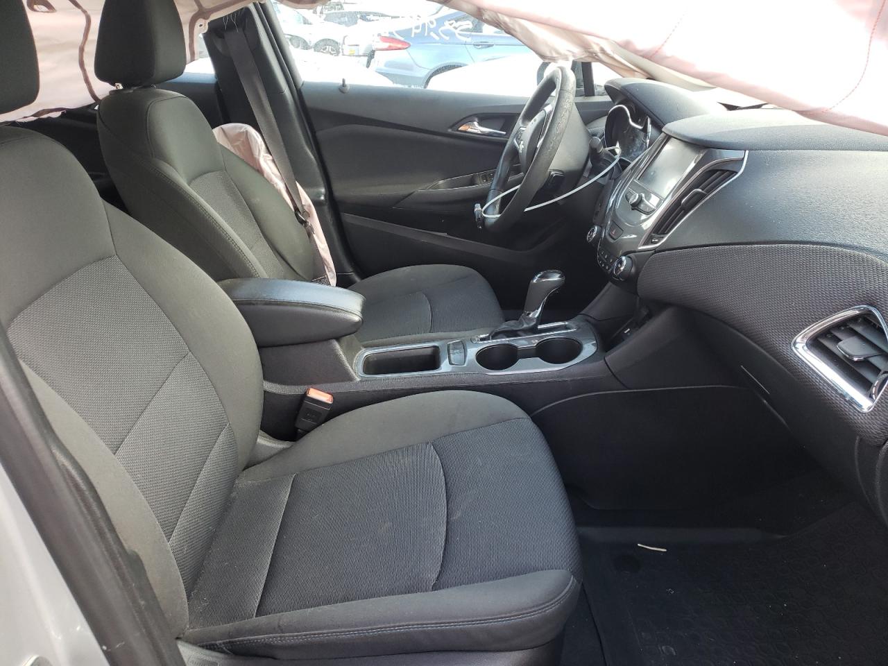 Photo 5 from auction – 2017 CHEVROLET CRUZE LT with VIN 3G1BE6SM4HS510345