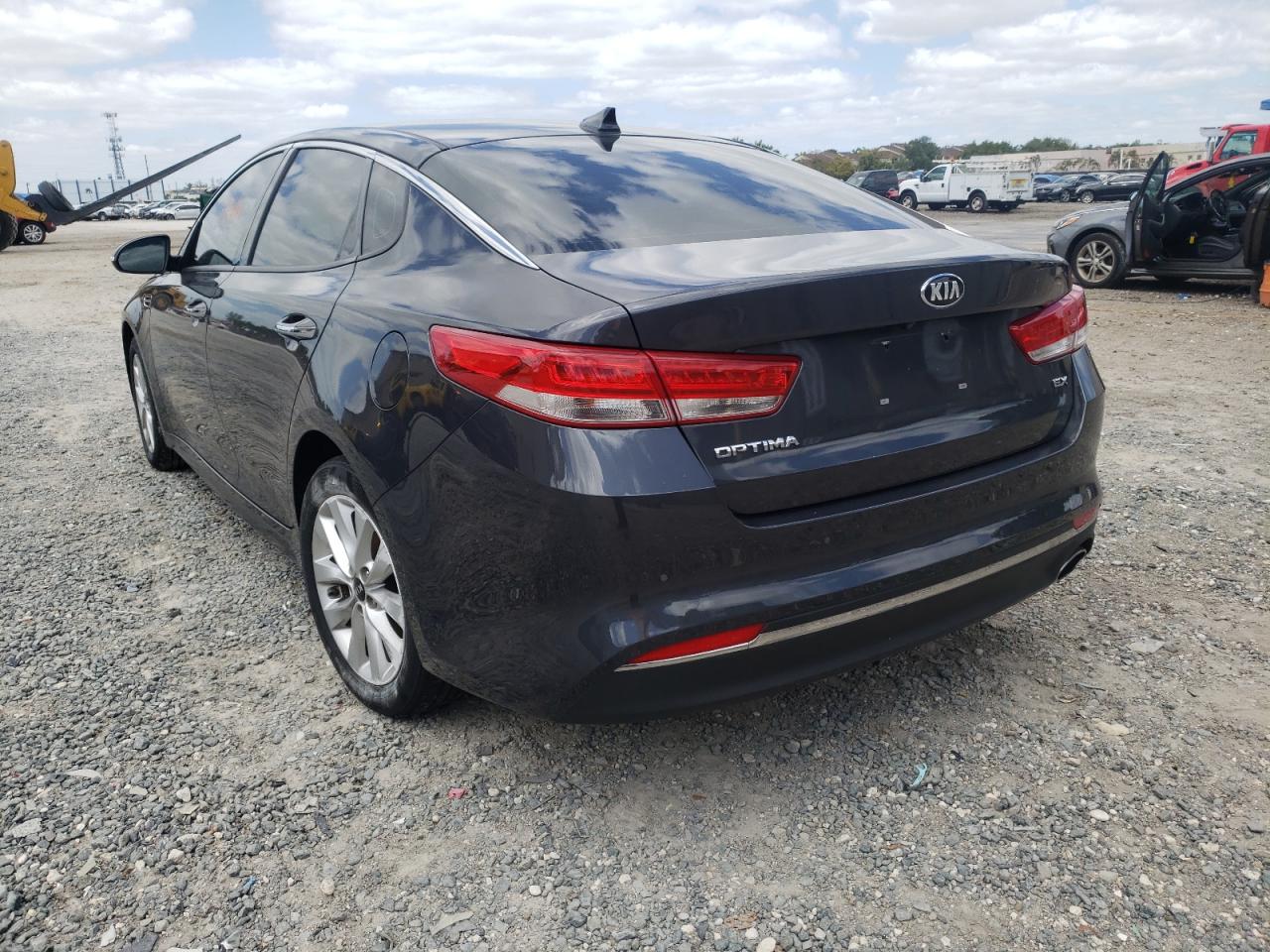 Photo 3 from auction – 2018 KIA OPTIMA EX with VIN 5XXGU4L30JG215877
