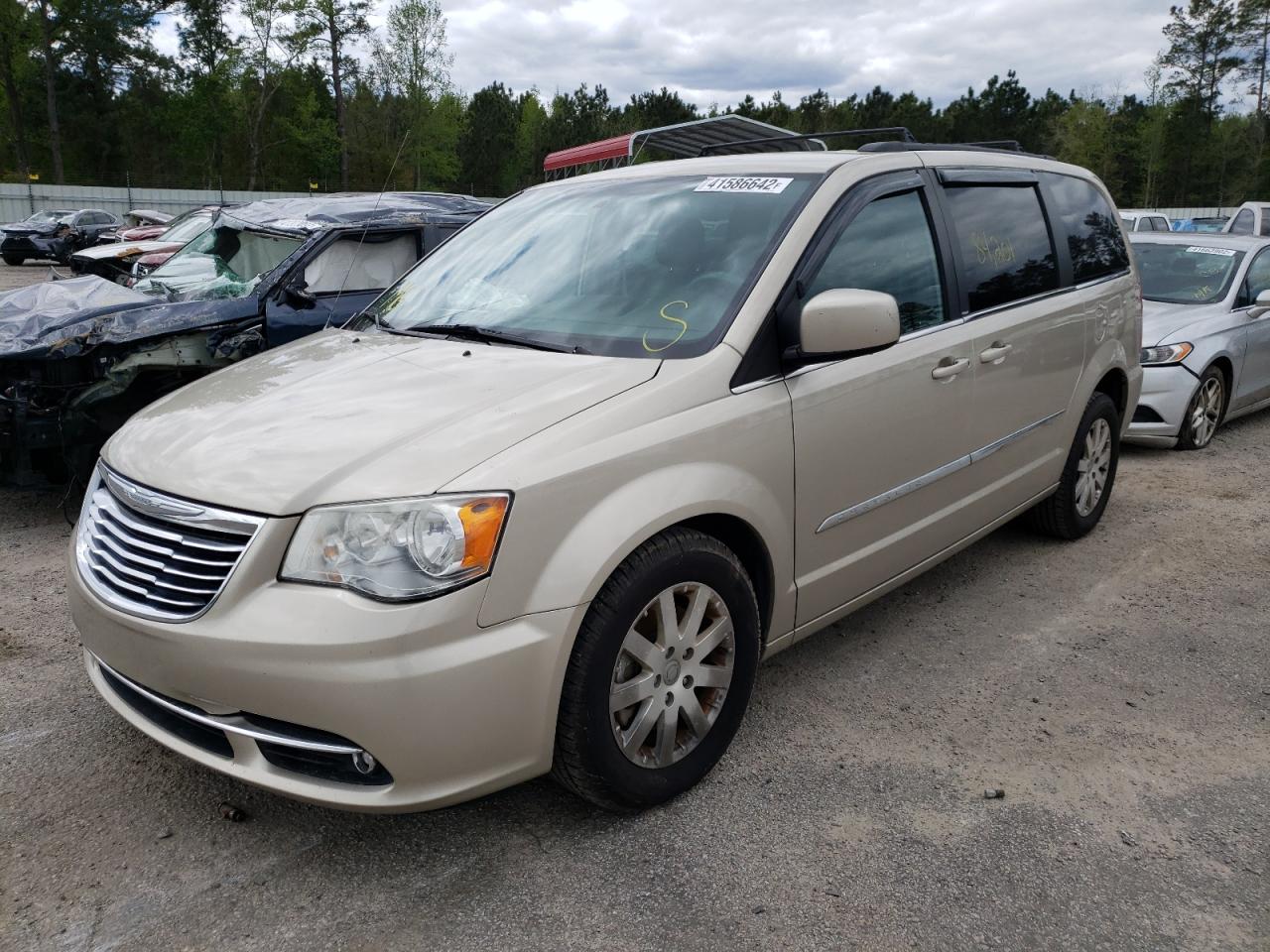 Photo 2 from auction – 2014 CHRYSLER TOWN & COU with VIN 2C4RC1BG8ER216416