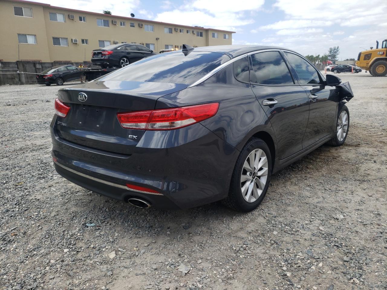 Photo 4 from auction – 2018 KIA OPTIMA EX with VIN 5XXGU4L30JG215877
