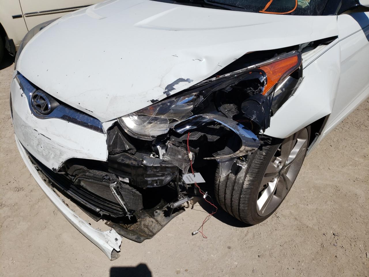 Photo 9 from auction – 2016 HYUNDAI VELOSTER with VIN KMHTC6AD1GU257790