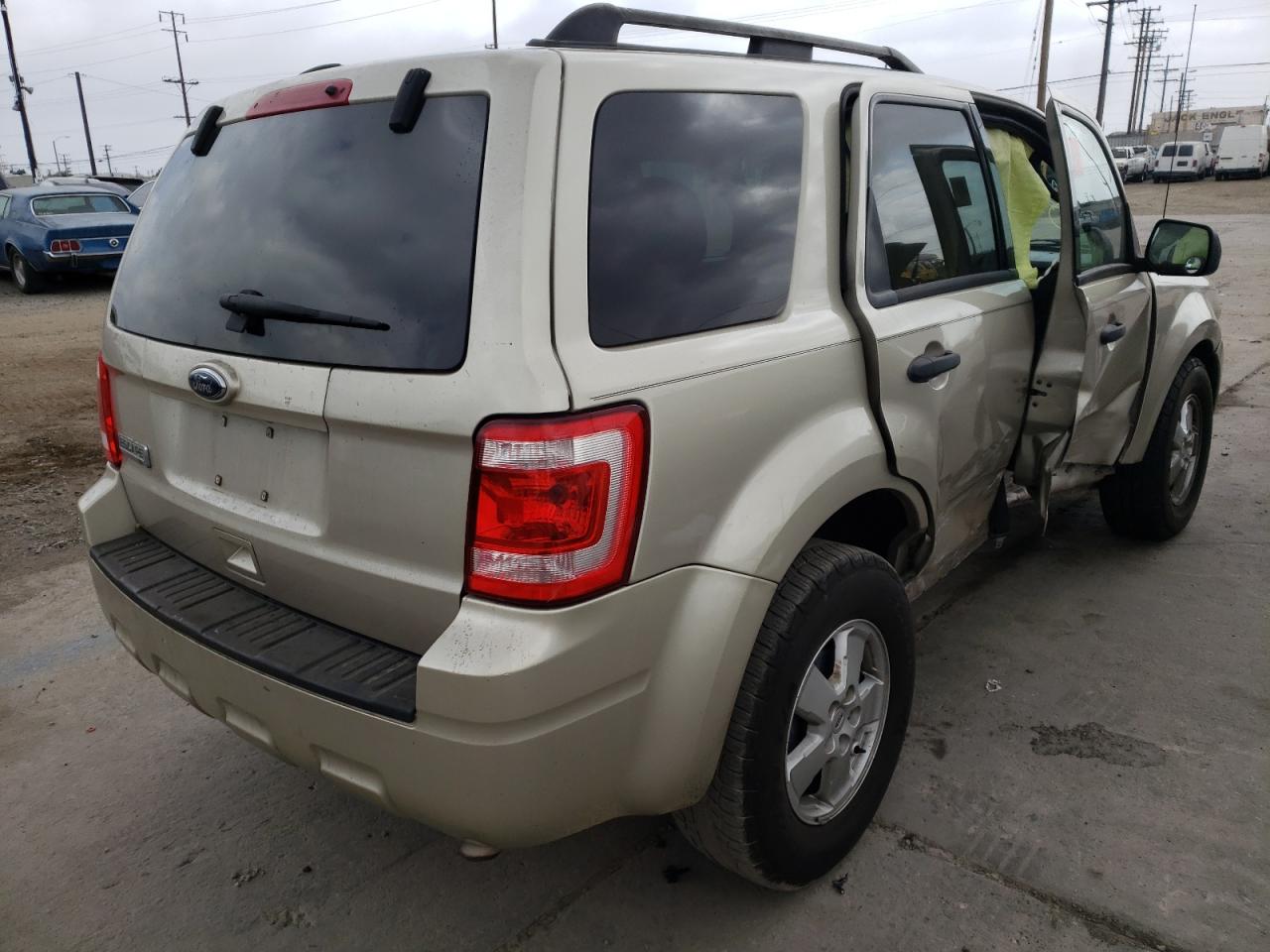 Photo 4 from auction – 2010 FORD ESCAPE XLT with VIN 1FMCU0D79AKA08172