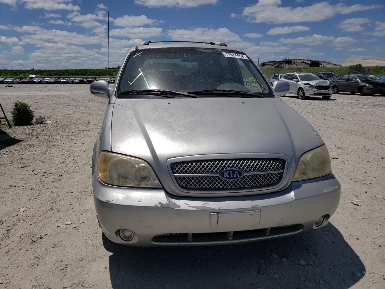 Photo 9 from auction – 2004 KIA SEDONA EX with VIN KNDUP131746585072