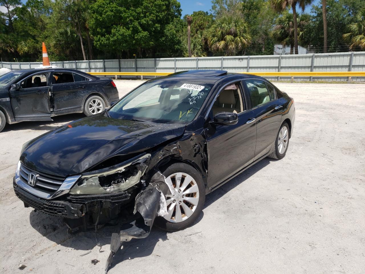 Photo 2 from auction – 2015 HONDA ACCORD EXL with VIN 1HGCR2F82FA116560