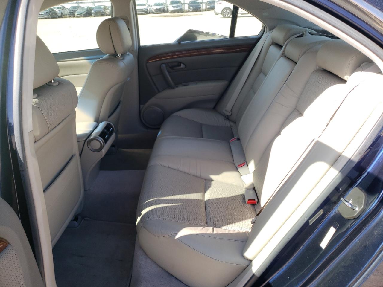 Photo 6 from auction – 2006 ACURA RL with VIN JH4KB16526C005847