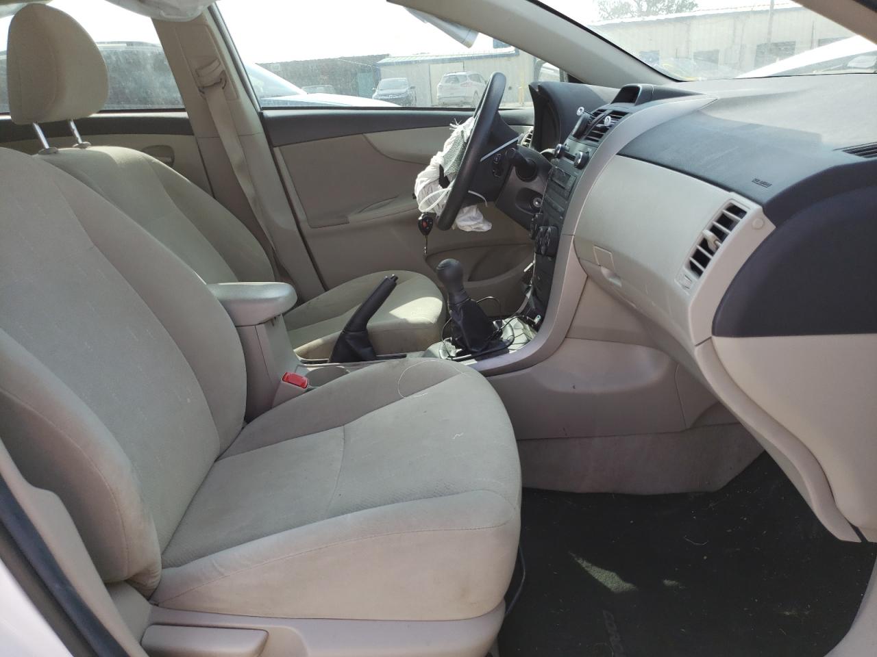 Photo 5 from auction – 2013 TOYOTA COROLLA with VIN 2T1BU4EE2DC016317