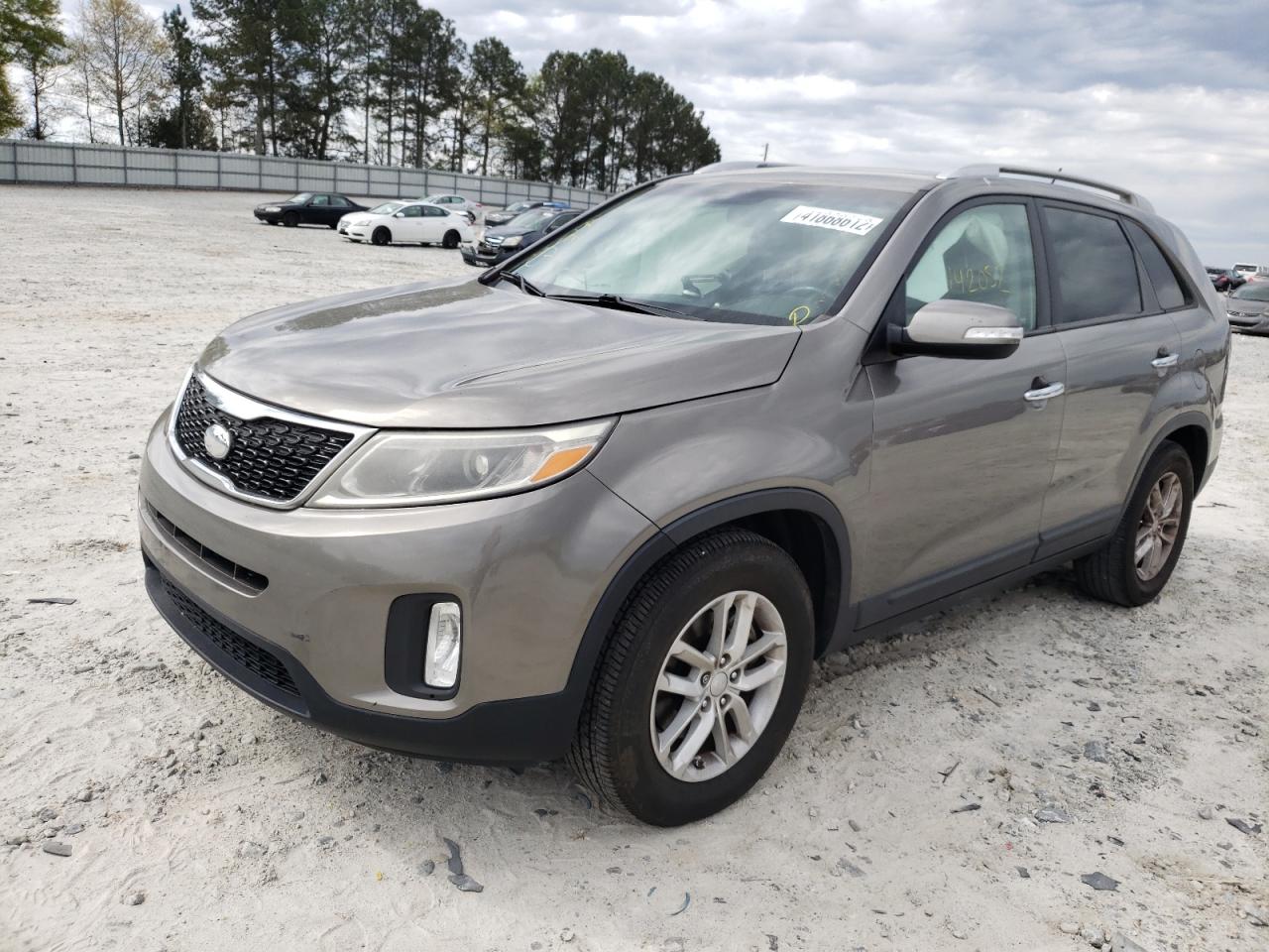 Photo 2 from auction – 2014 KIA SORENTO LX with VIN 5XYKT4A72EG534508